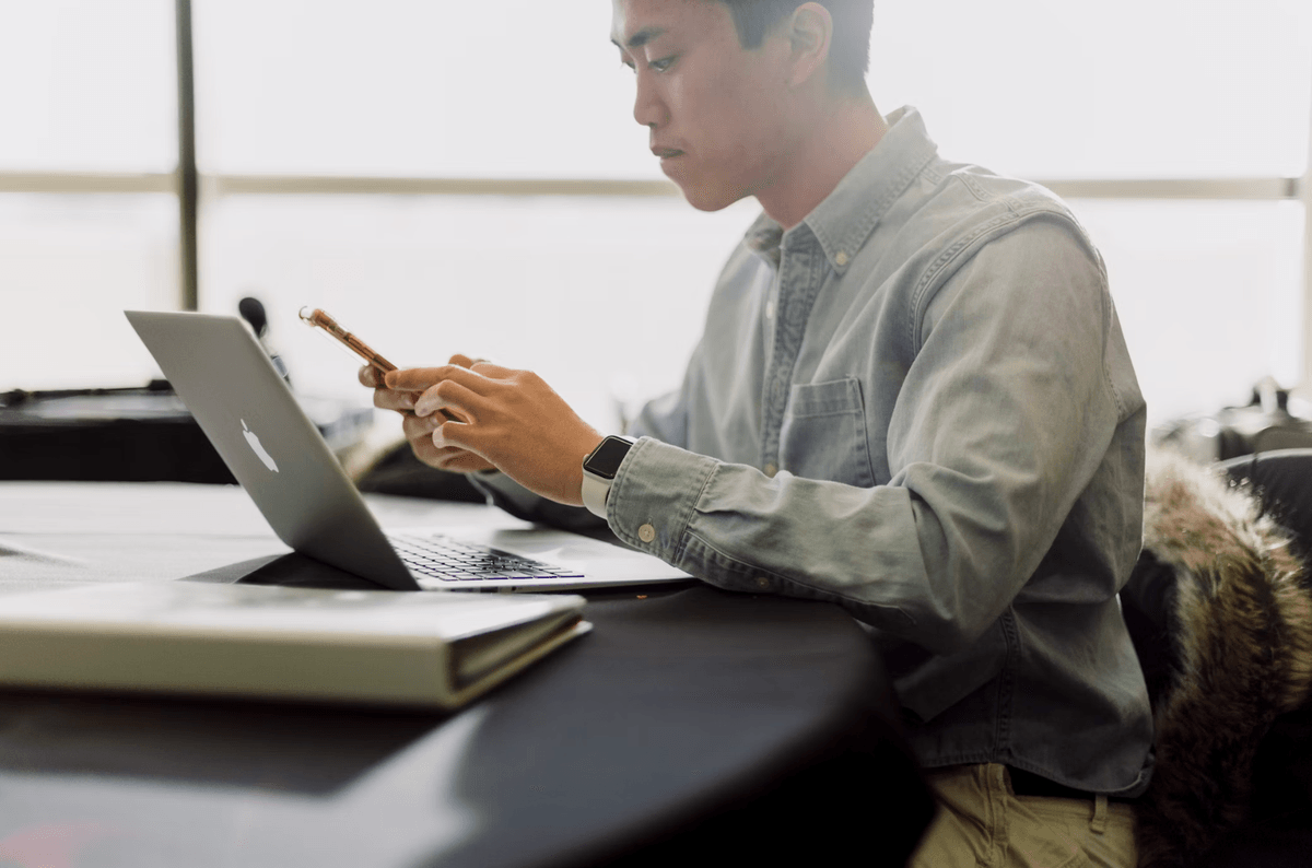 Winning Phone Sales in 2025: 5 Tools to Close More Deals